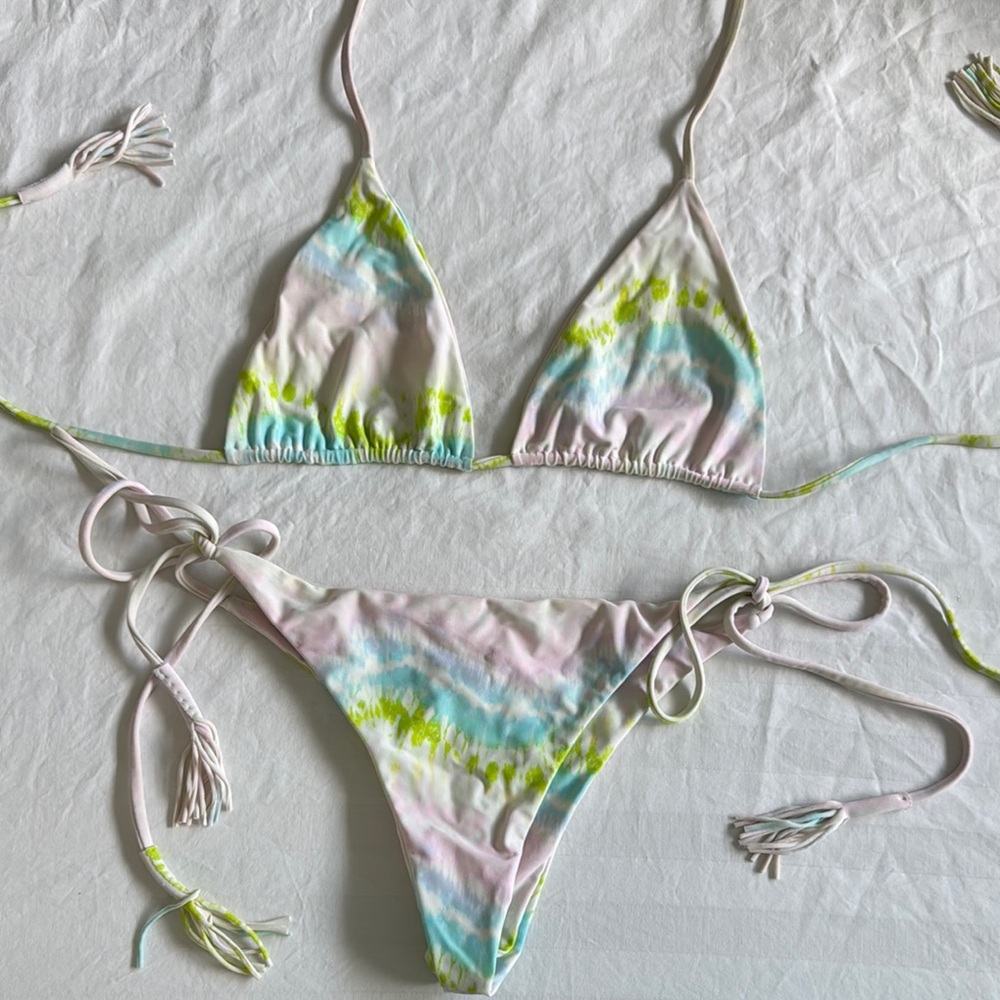 Nirvanic Swim - Tie-Dye Bikini Set
Size Large, Fits like a Medium/Large